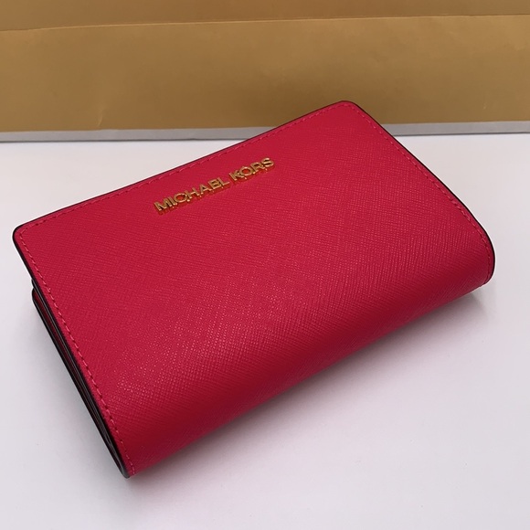 MICHAEL KORS
Medium Crossgrain Leather Wallet
Electric Pink
NWT - Picture 9 of 14